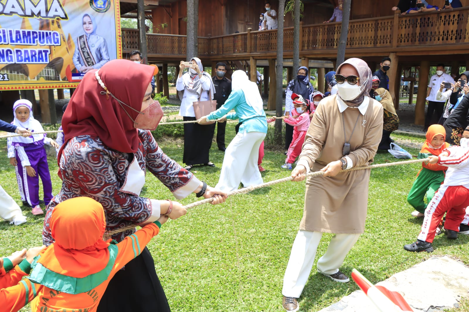 Bunda PAUD Lampung Bermain Bersama Siswa PAUD Tubaba