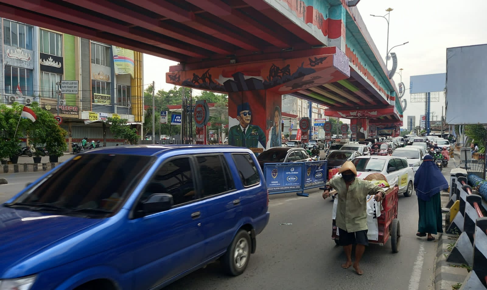 HMMM, MACET!