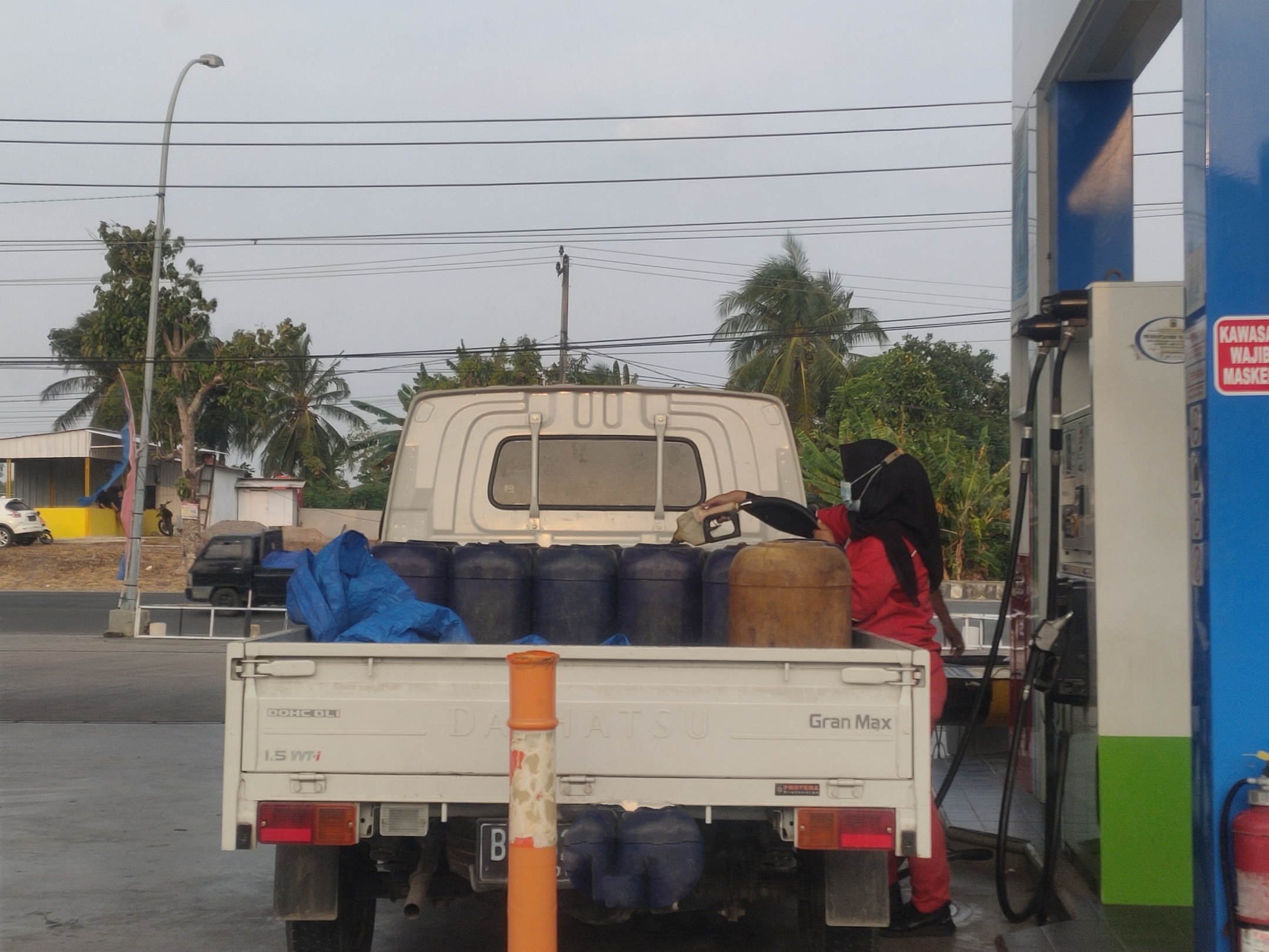 SPBU Ini Layani Pembelian Pertalite Pakai Jeriken dalam Jumlah Banyak