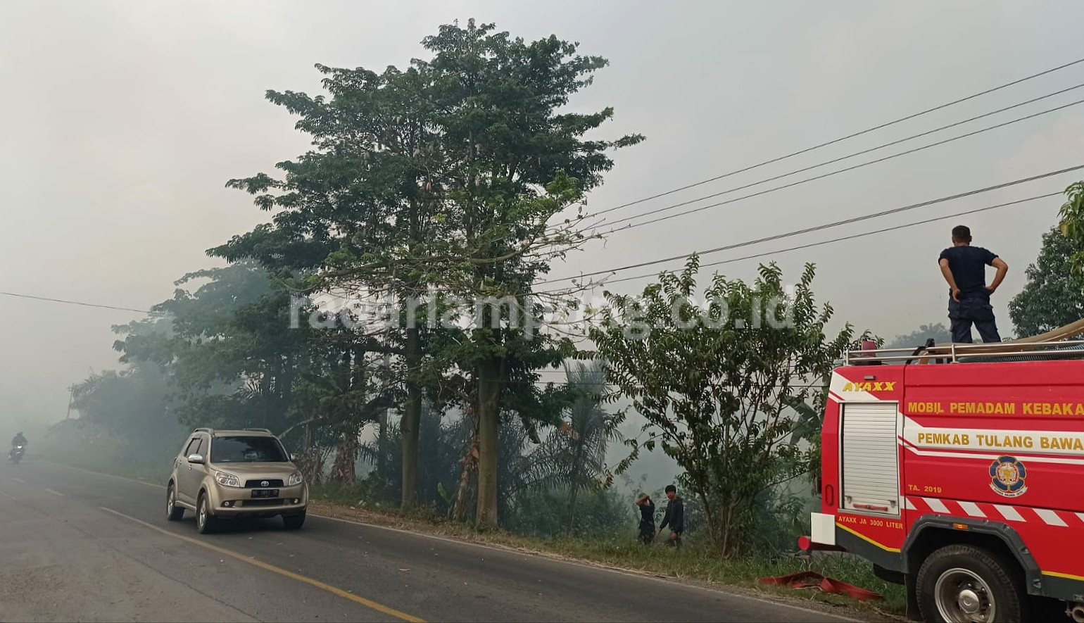 Tak Ada Akses, Damkar Hanya Siaga di Pinggir Jalinsum