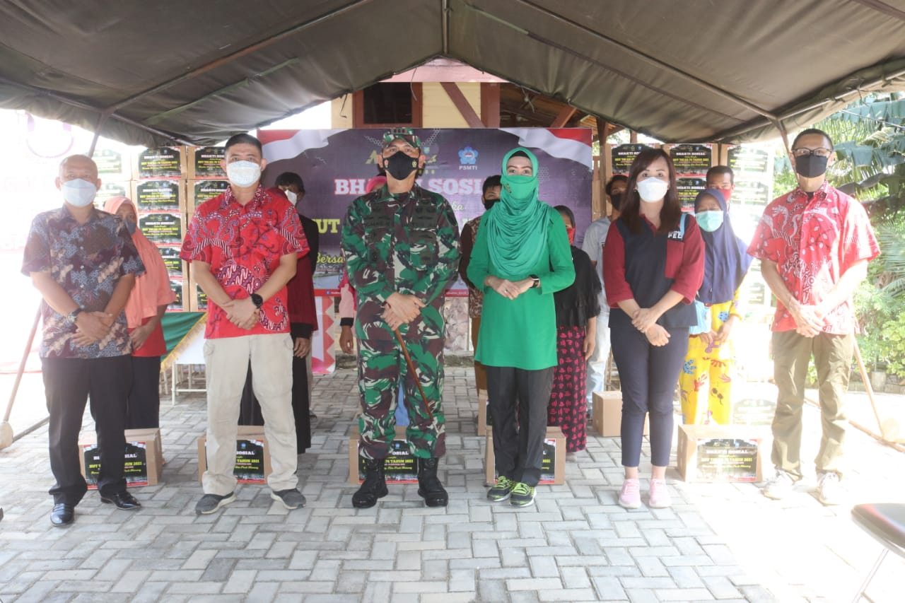 Dandim 0410/KBL Bagikan Bantuan Paket Sembako