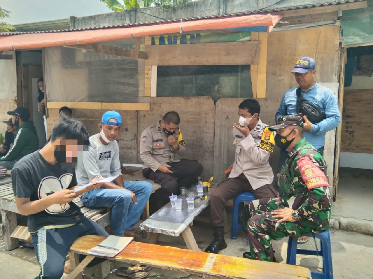 Babinsa Kodim 0410/KBL Mediasi Warga yang Sedang Bermasalah