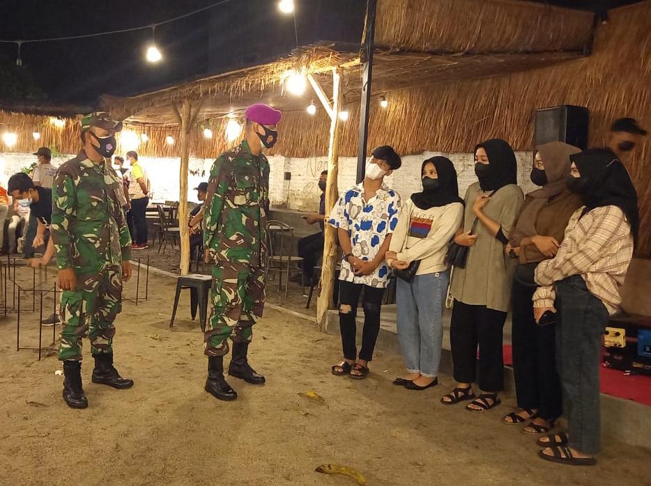 Jajaran Kodim 0410/KBL Terus Ingatkan Warga untuk Patuh Prokes