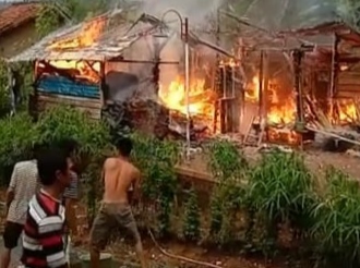 Rumah Nelayan Hangus, Tiga Orang Luka Bakar