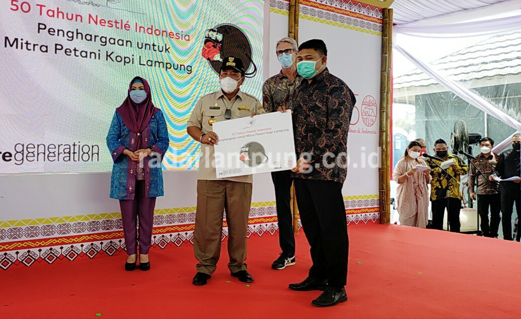 HUT Ke-50, Nestle Indonesia Beri Penghargaan untuk Petani Kopi Lampung