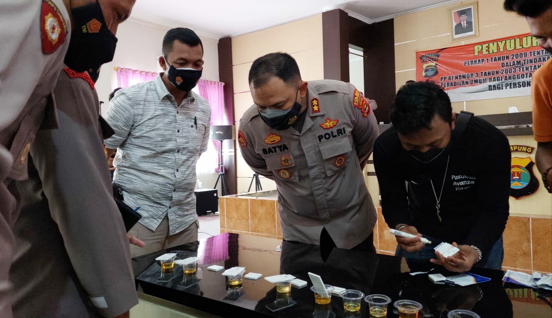 Mendadak, PJU dan Personel Polres Tanggamus Tes Urine