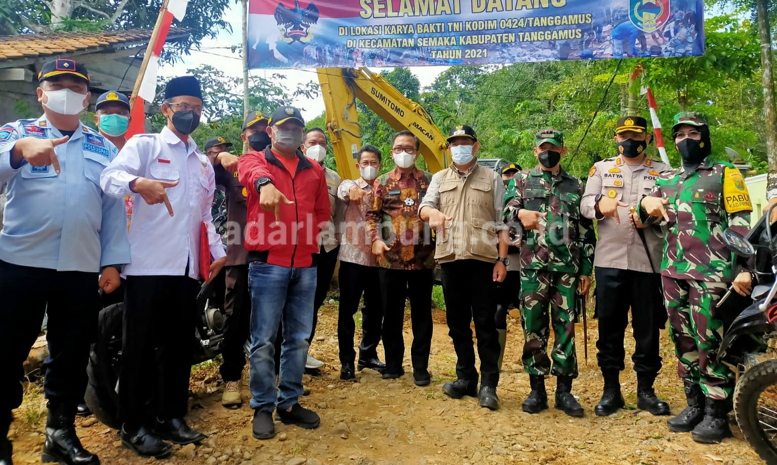 Jalan Diperbaiki, Pekon Margomulyo tak Lagi Terisolir