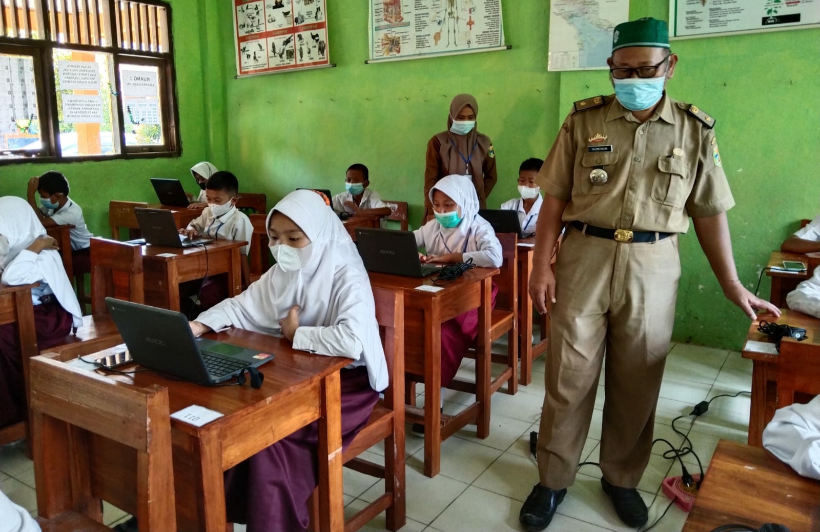 Guru dan Siswa di Tanggamus Ikut ANBK