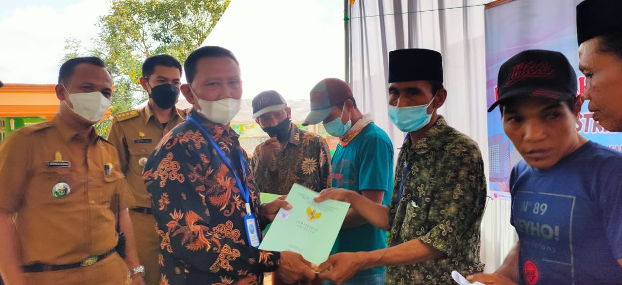 1.038 Sertifikat Landreform Dibagikan di Sulusuban