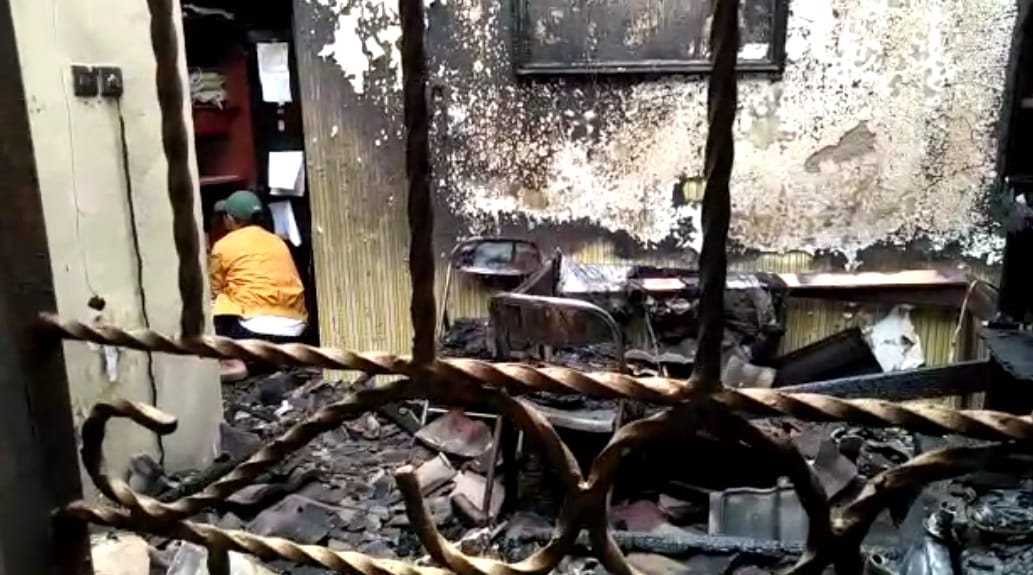 Tiga Rumah Terbakar