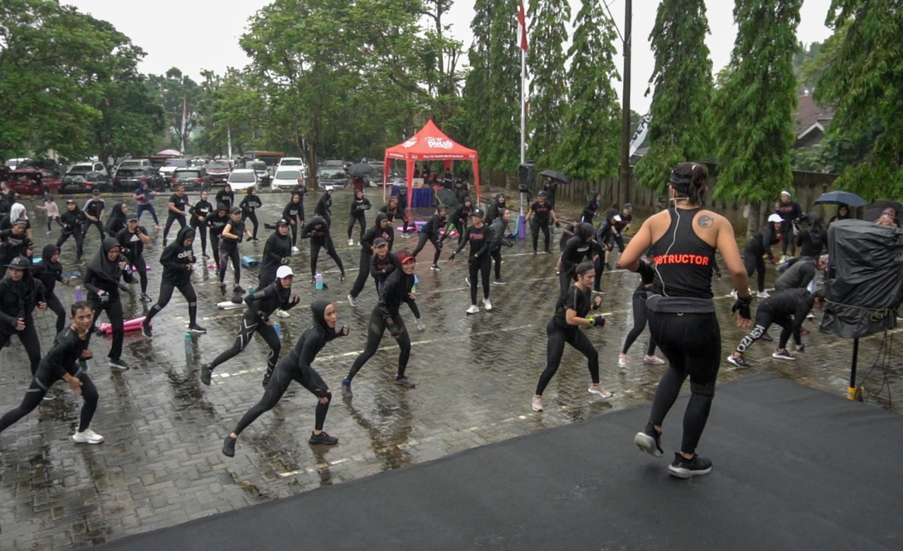 Pecah, Hujan Tak Surutkan Animo Peserta Strong Nation Special Class