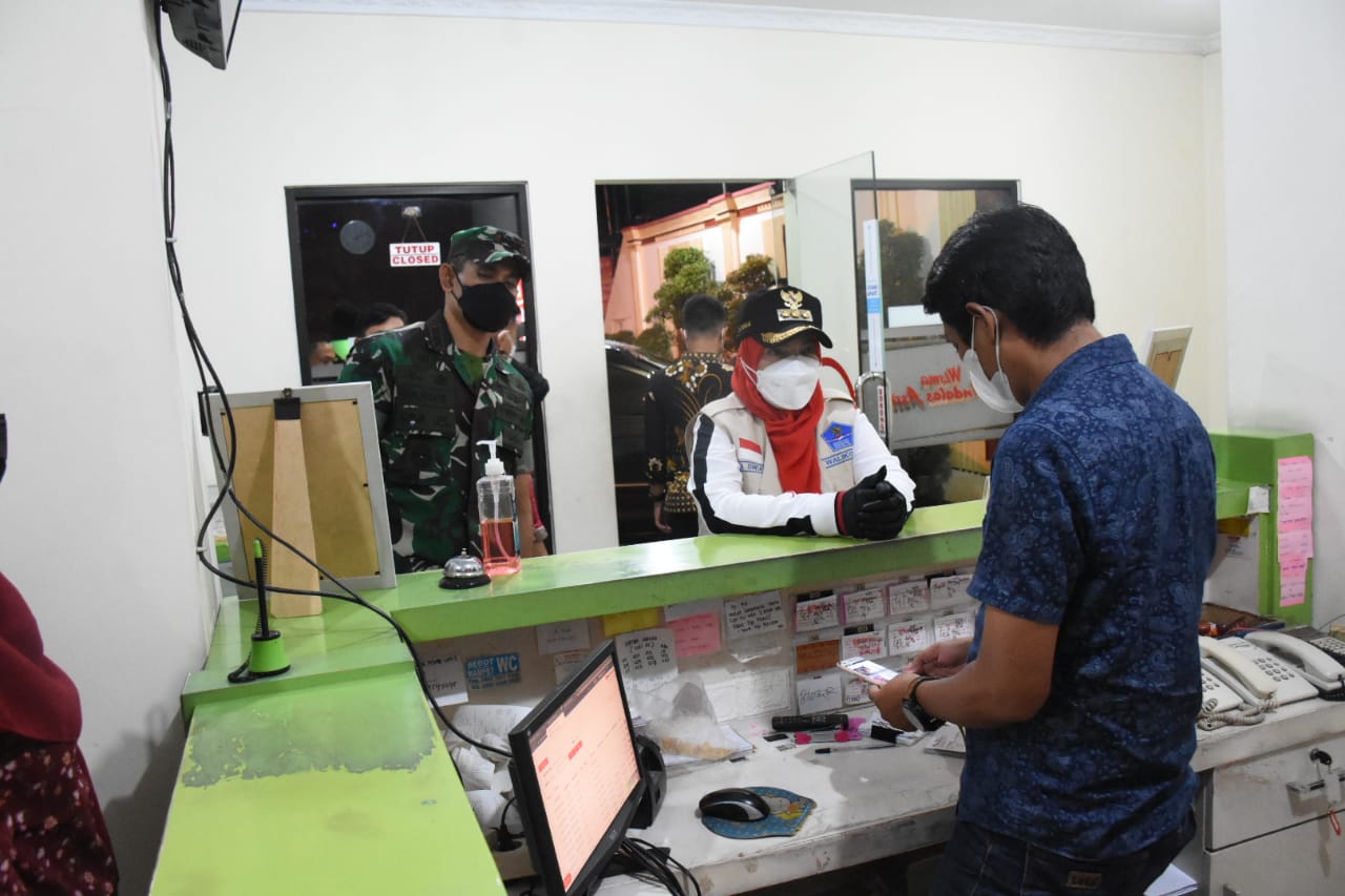 Pemkot Segel Tiga Cafe dan Satu Angkringan Gegara Lebihi Batas Jam Oprasional