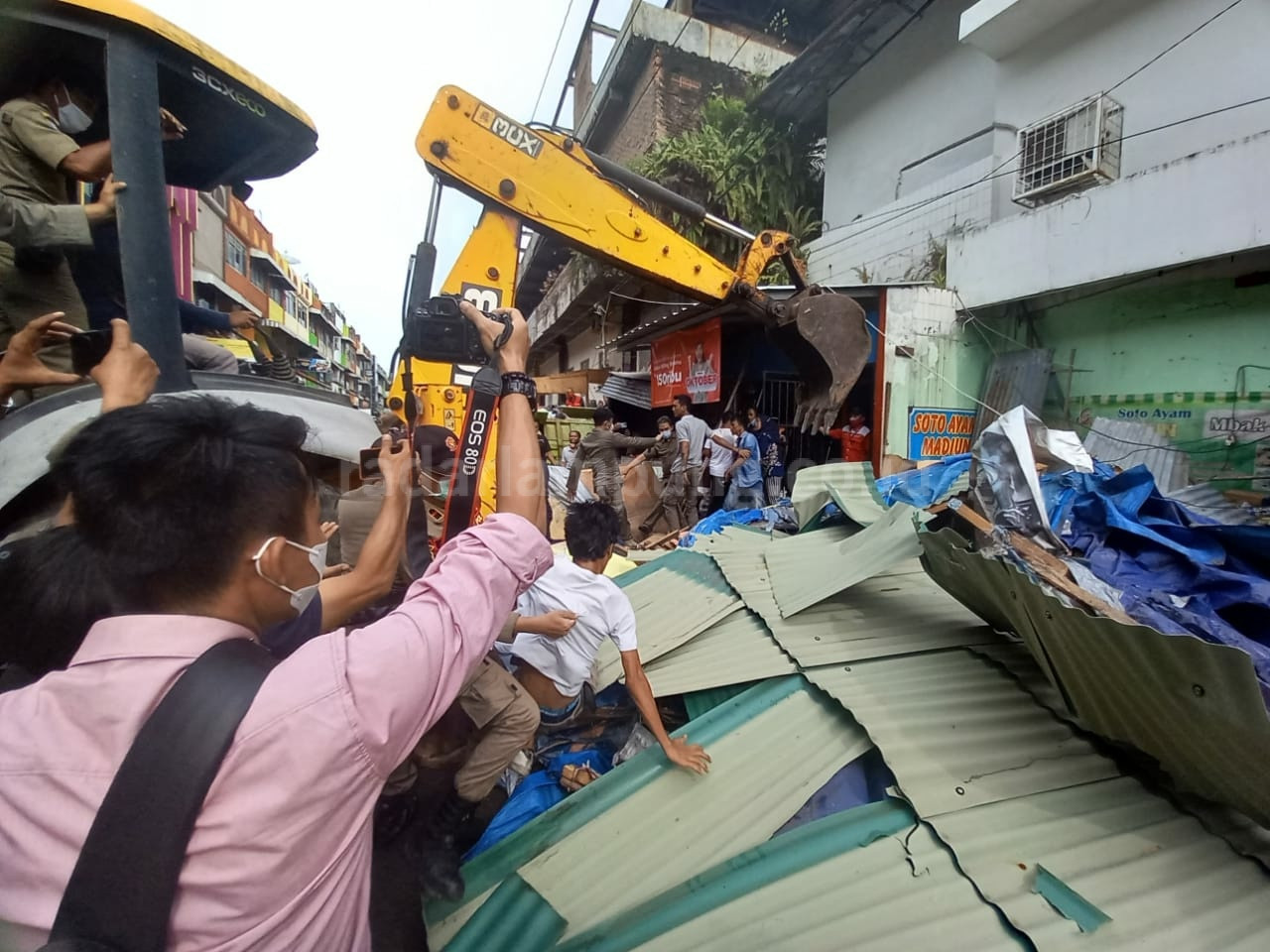 Berkeras Tetap Dagang, PKL: Kami Bayar Retribusi