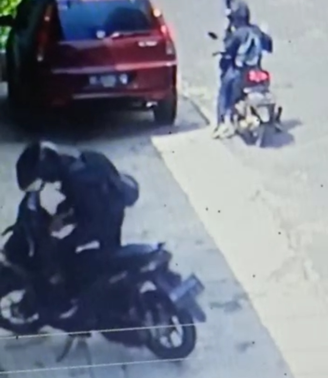 Curanmor Beraksi di Rumah Makan Terekam CCTV