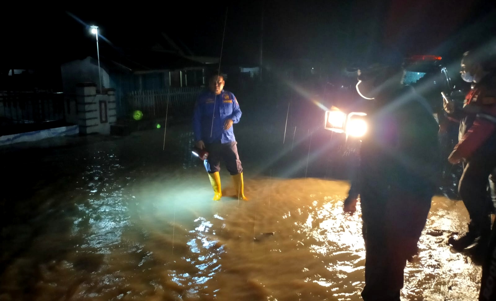 Hujan Deras, Jalan dan Puluhan Rumah di Pagelaran Terendam