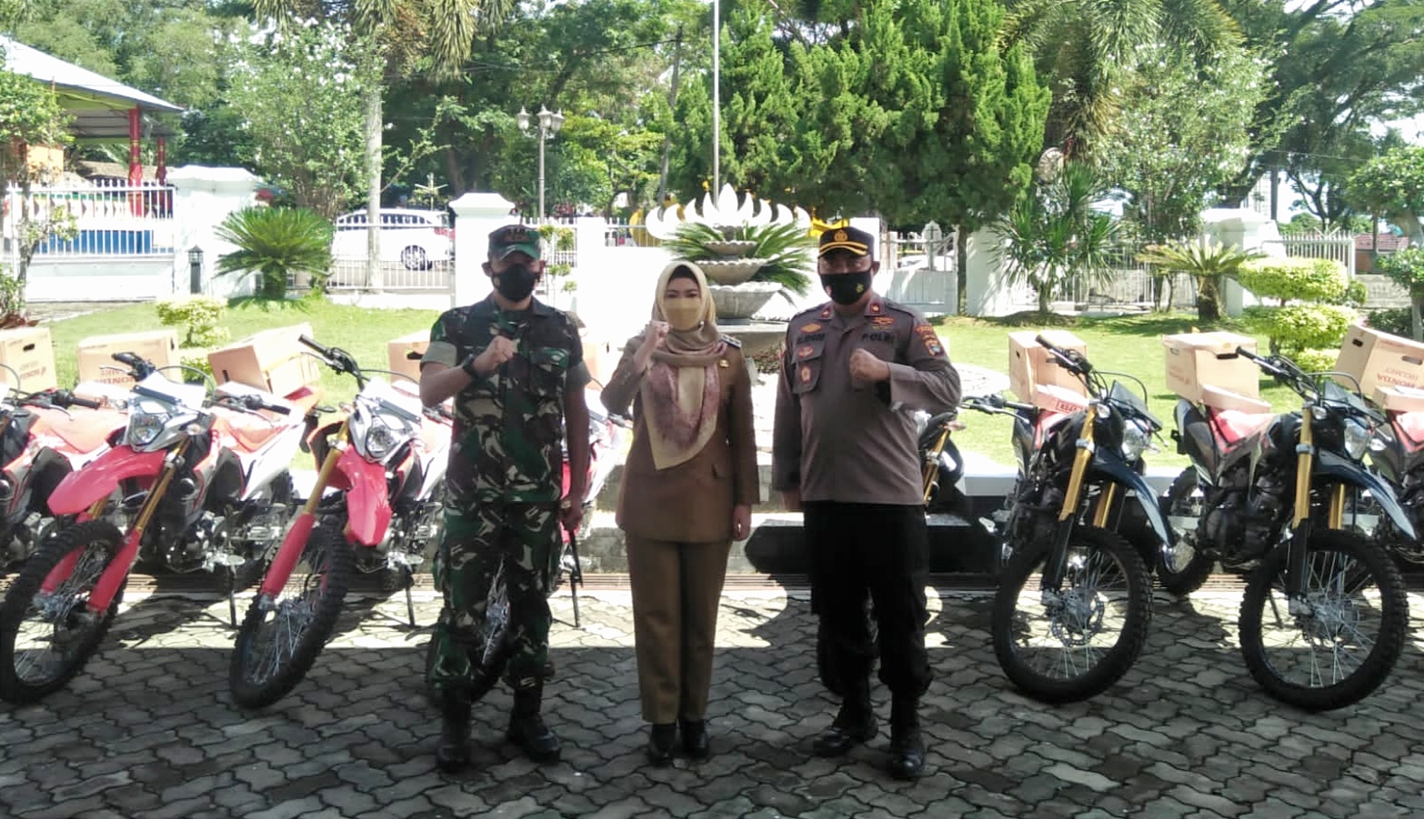 Bupati Serahkan Hibah Sepeda Motor untuk Kodim dan Polres Tanggamus