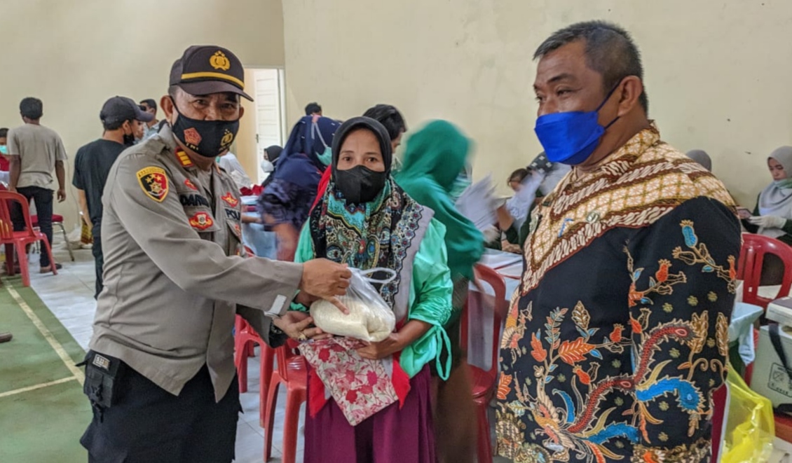 Habis Vaksin, Dapat Beras dan Masker