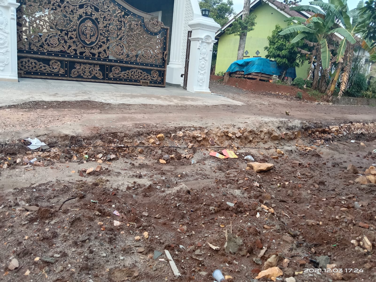 Warga Kemiling Permai Keluhkan Galian di Jalan