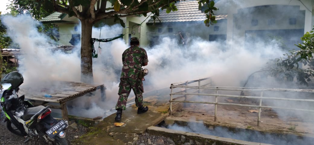Antisipasi DBD, Makodim 0426/TB Di-fogging