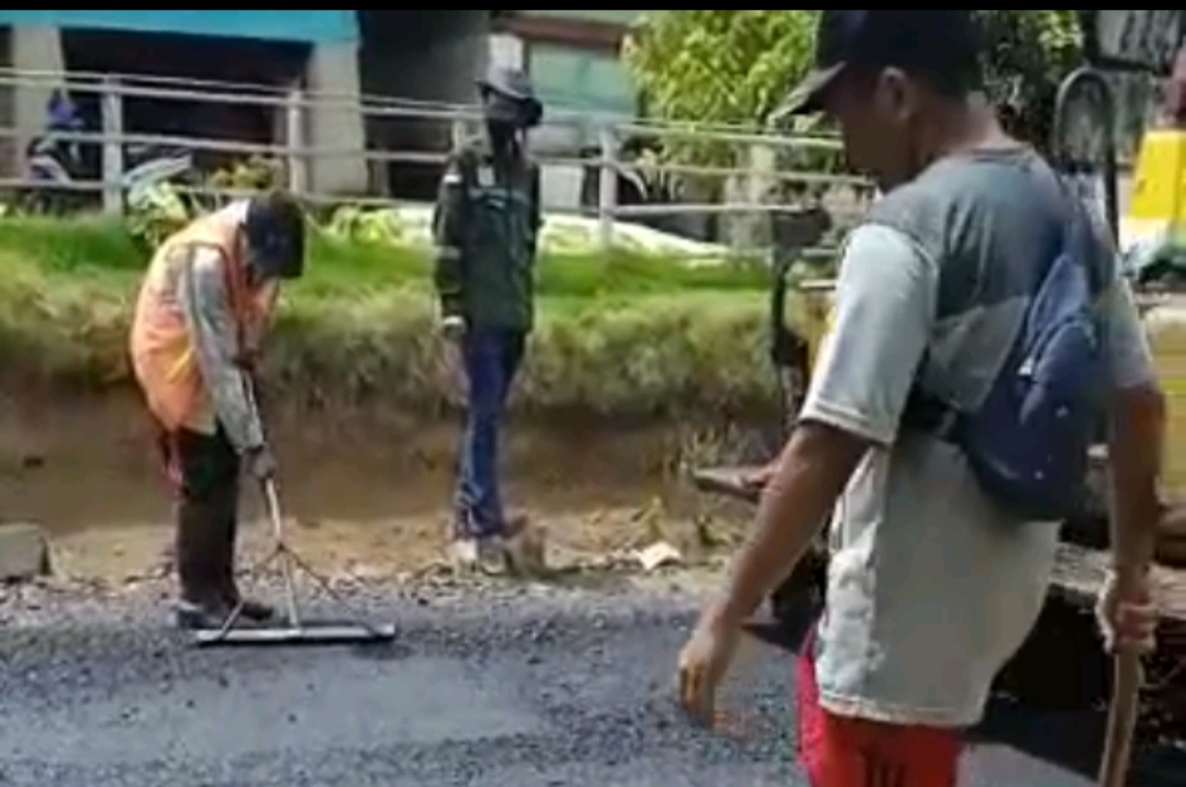 Alasan Alat Rusak, Proyek Jalan di Negarabatin Tetap Dilanjutkan