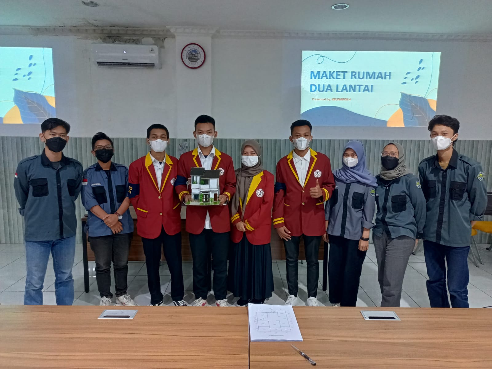 Mahasiswa Universitas Teknokrat Indonesia Buat Maket Rumah 2 Lantai
