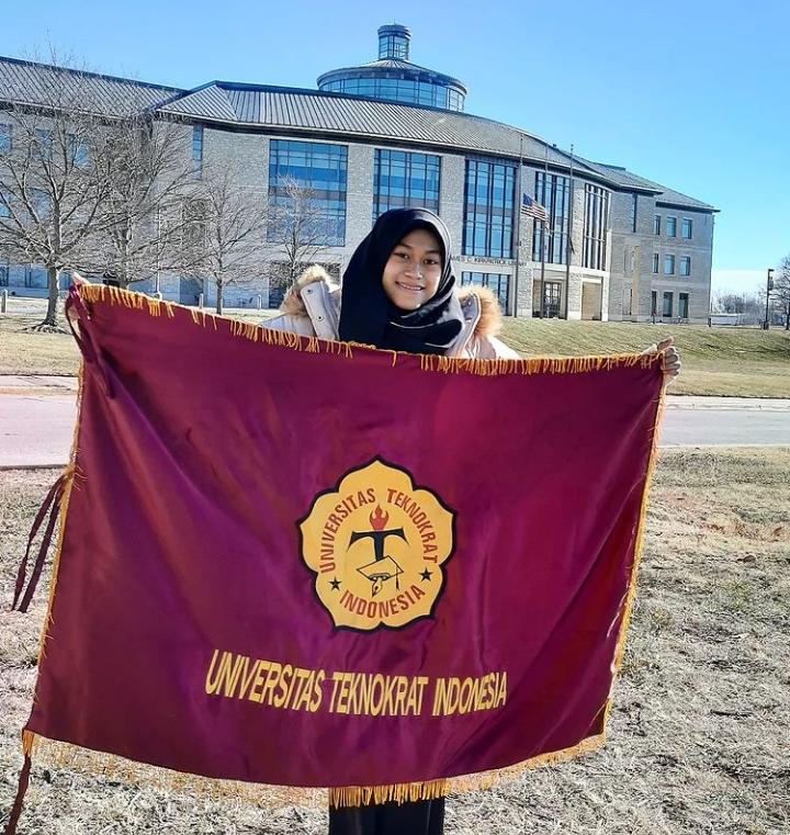 Mahasiswa UTI Ikuti Program Pertukaran Pelajar Global Ugrad di Amerika