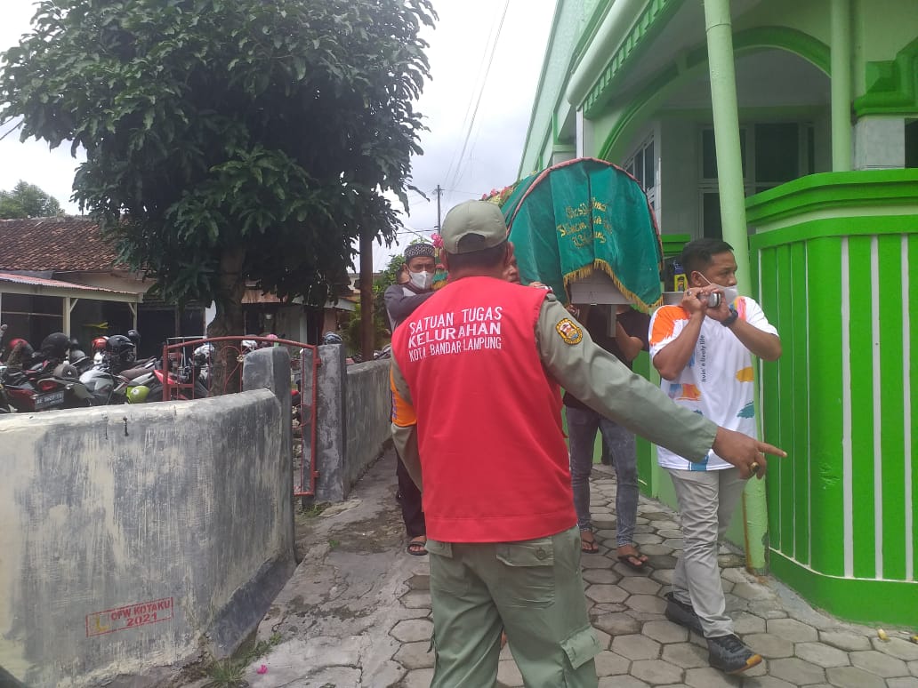 Kakak Sempat Bopong Sang Adik Dari Mobil