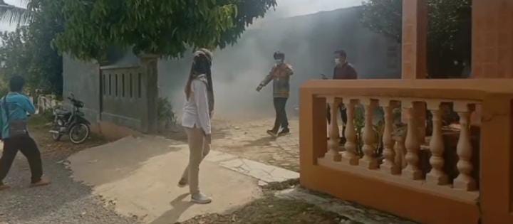 Cegah DBD, Diskes Mesuji Fogging Rumah Warga