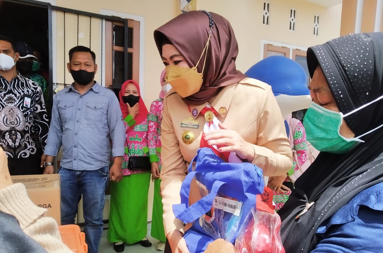 Bupati Serahkan Bantuan untuk Korban Kebakaran di Talangpadang