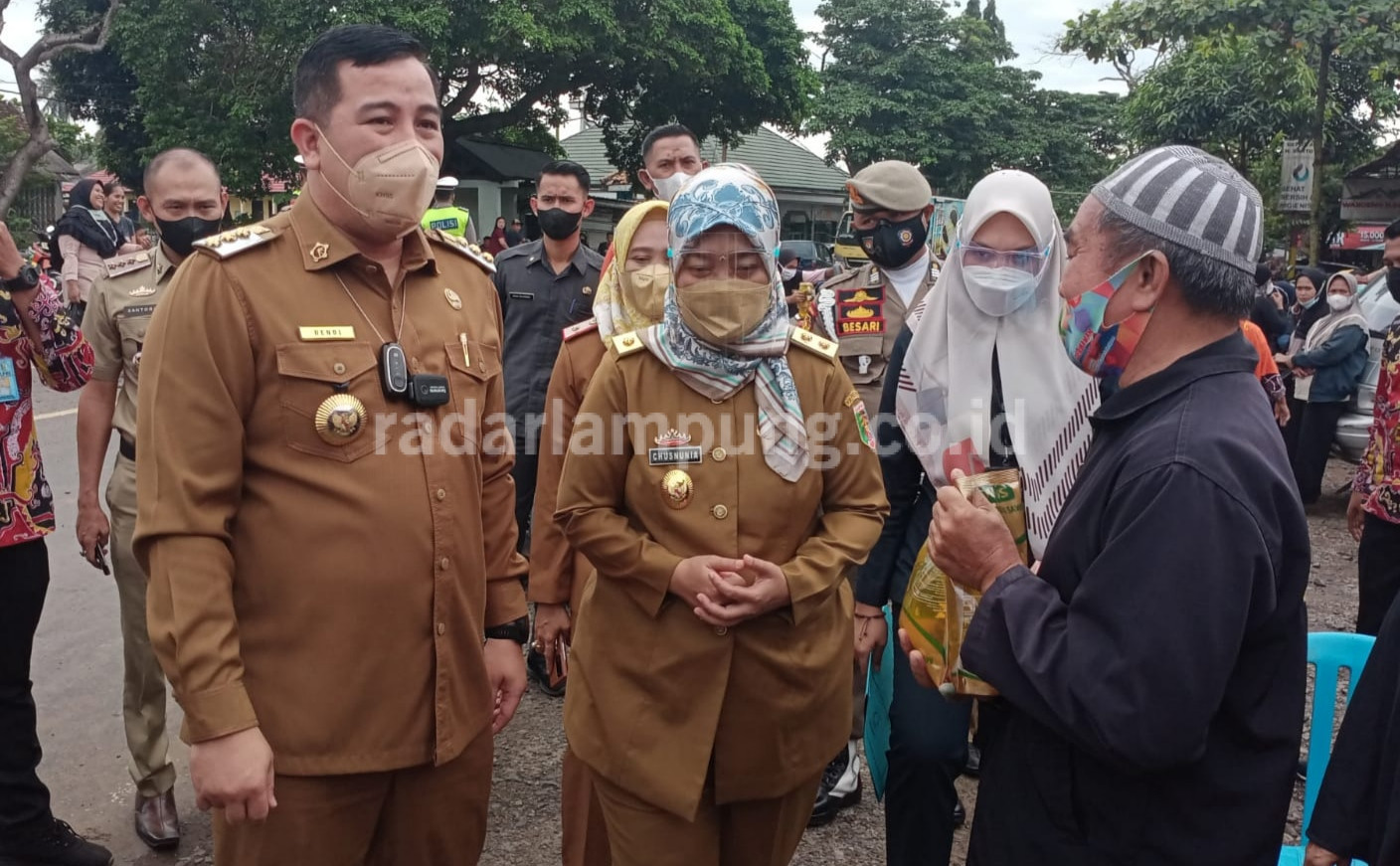 Wagub Tinjau Operasi Pasar Minyak Goreng di Tegineneng