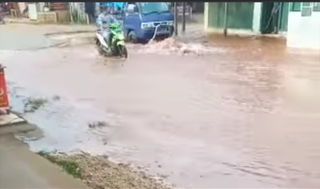 Viral, Semburan Air di Jalan Banyumas