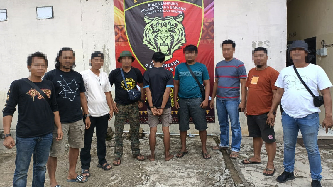 Panjat Pohon Lalu Masuk Lewat Atap, Kawanan Pencuri Gasak Isi Minimarket di Tuba