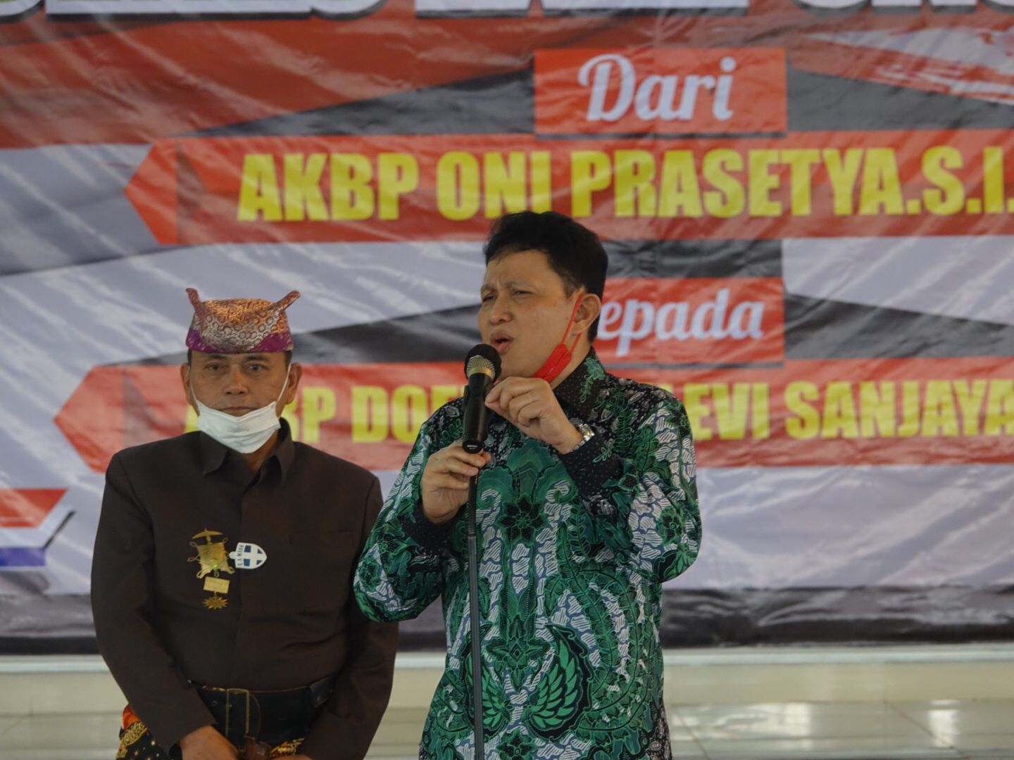 Pun Edward Ikut Sambut Menantu di Nuwo Balak