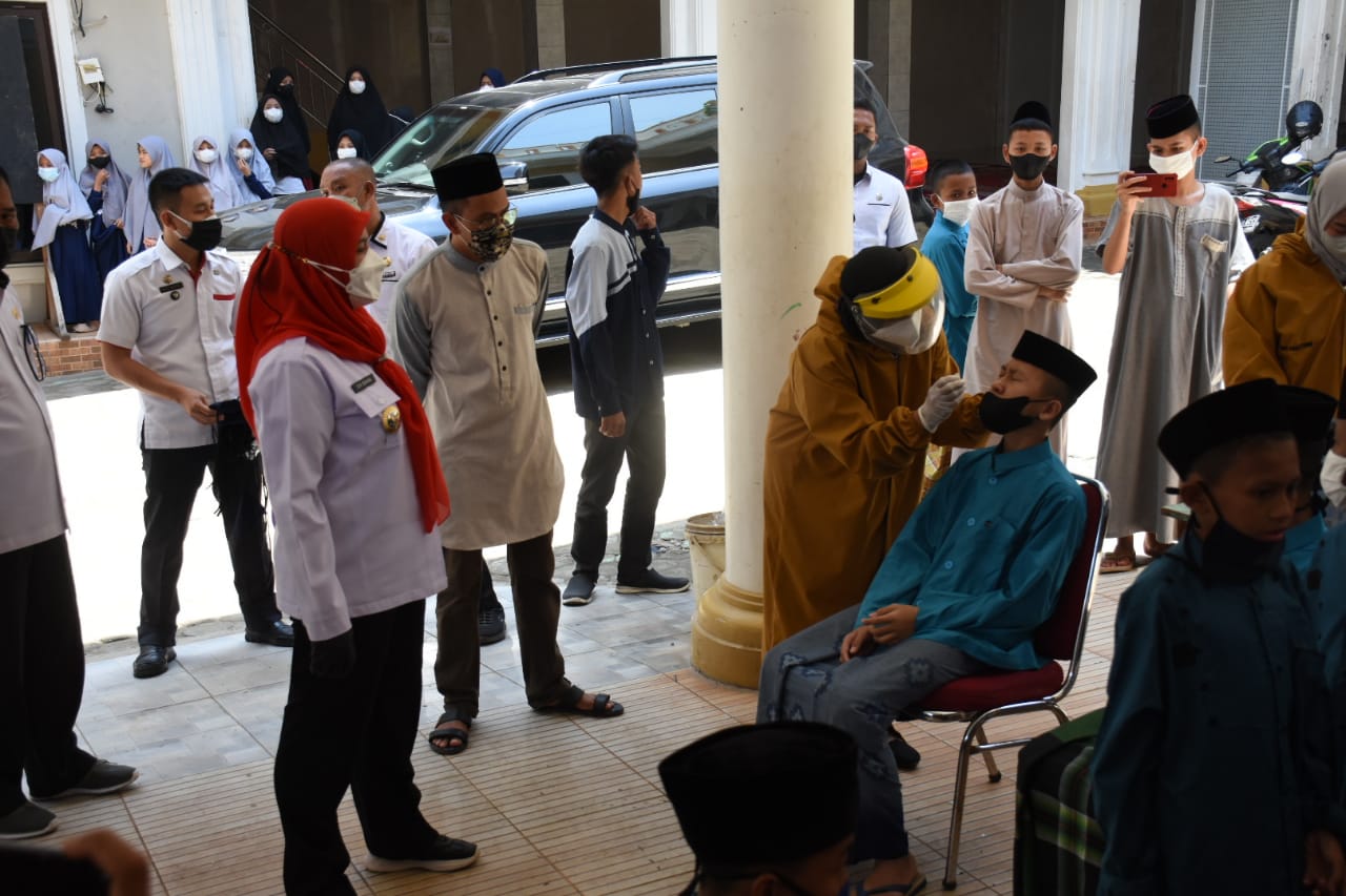 Rapid Antigen ke Ponpes, Lima Orang Reaktif