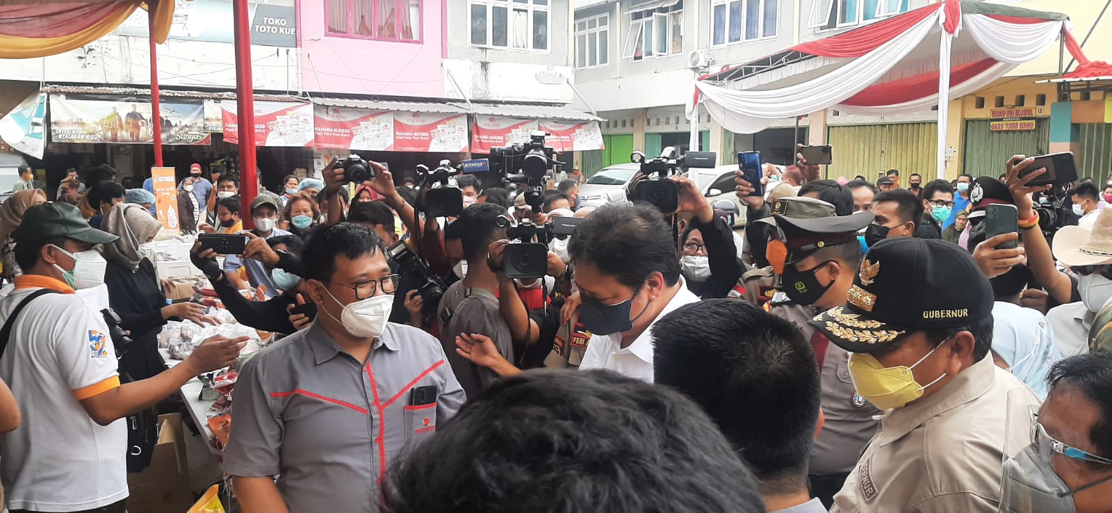 Airlangga Temukan Minyak Curah Susah Didapat