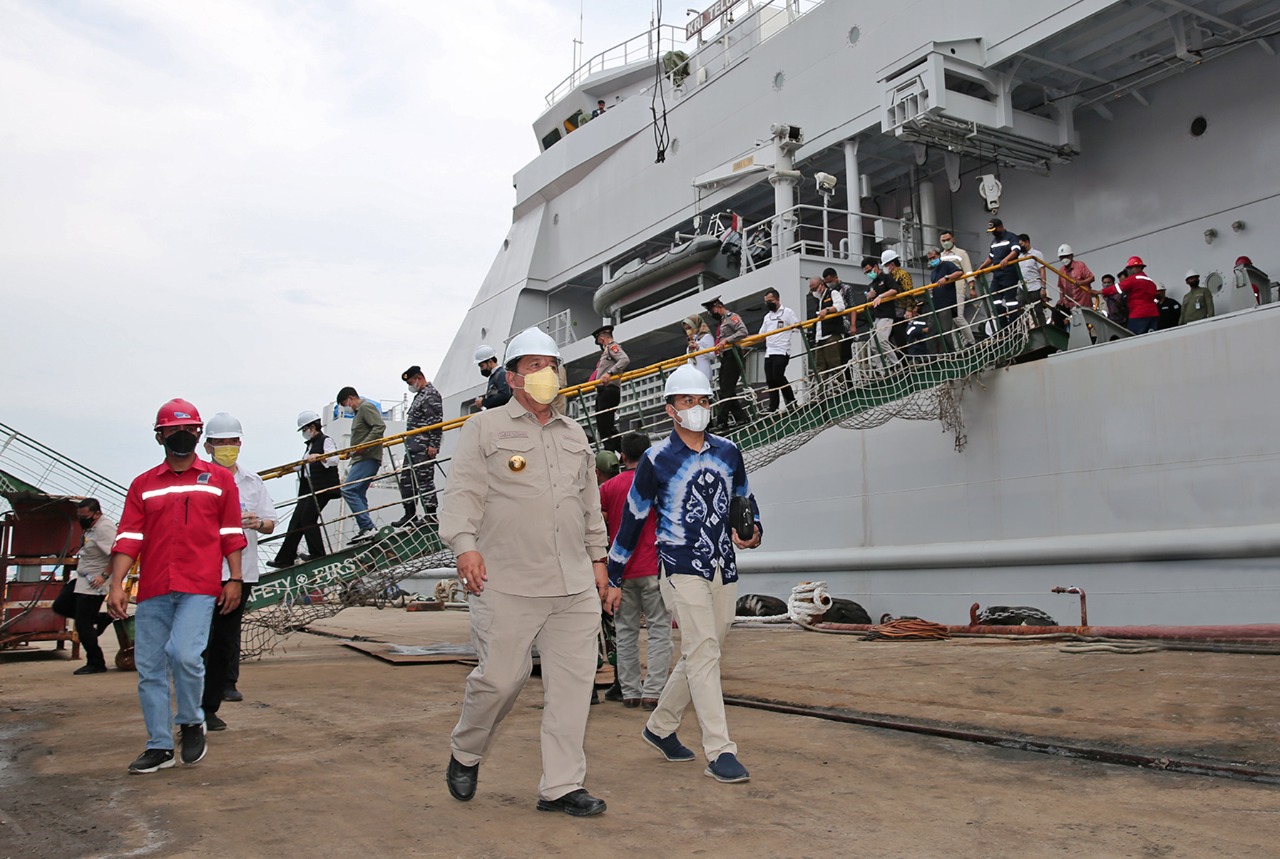 Gubernur Arinal Dampingi Menko Perekonomian RI Tinjau KRI Teluk Palu