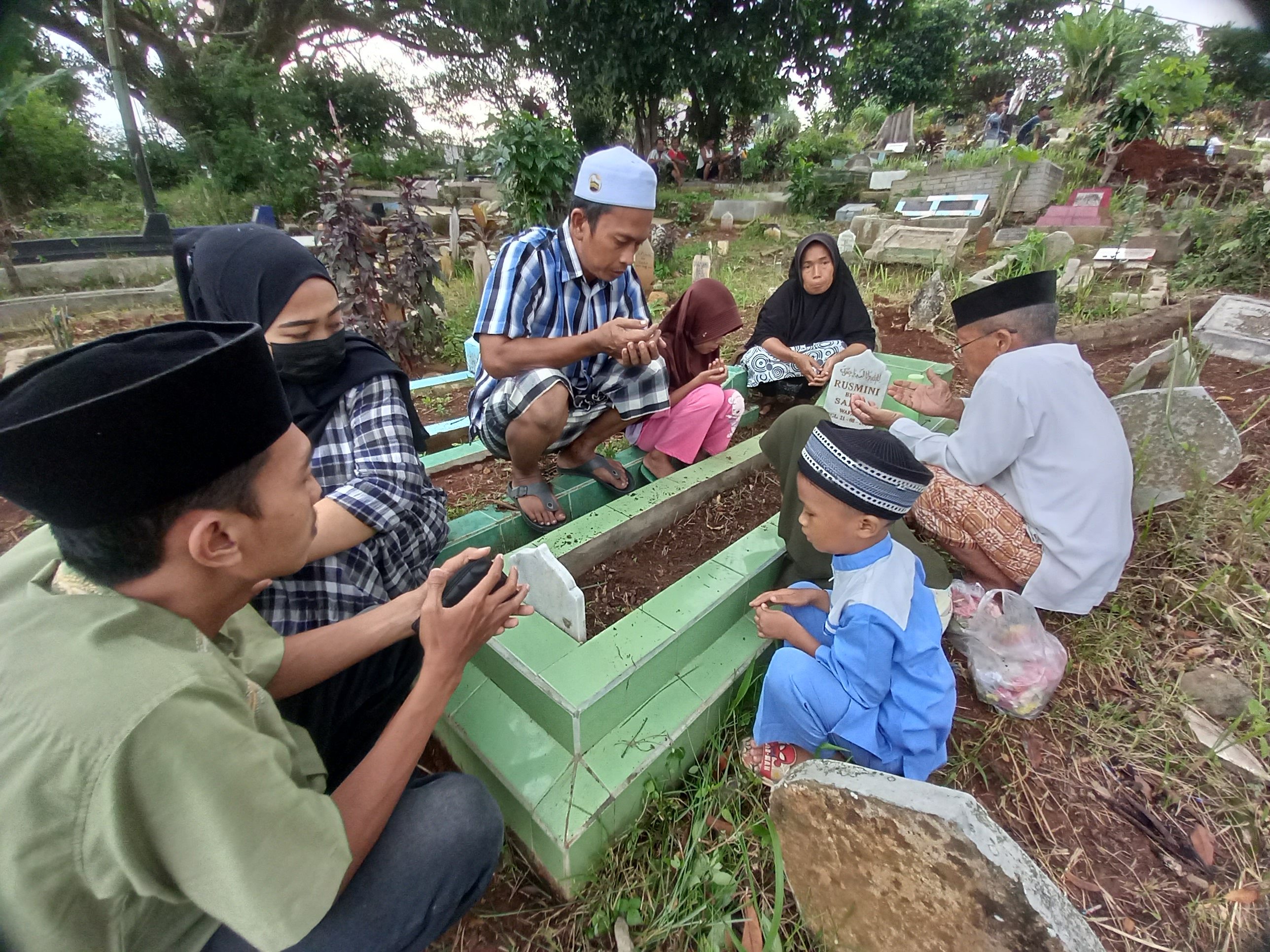 Jelang Ramadhan, TPU Talang Mulai Didatangi Peziarah
