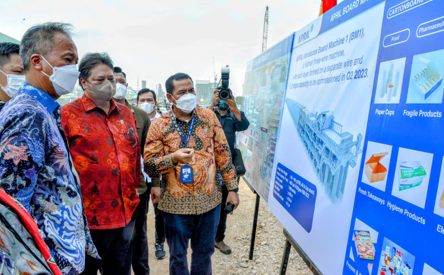 Airlangga Hartarto Groundbreaking Investasi Pabrik Kertas Berkelanjutan Terbesar di Sumatera