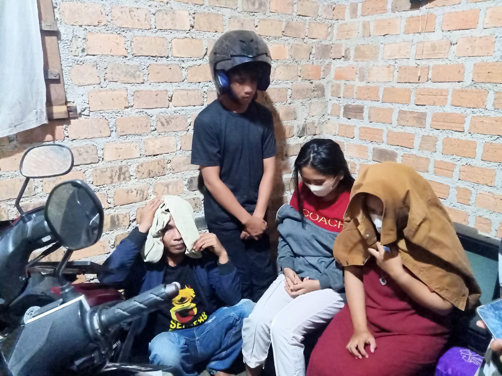 Dua Pasang Diduga Kumpul Kebo Digerebek