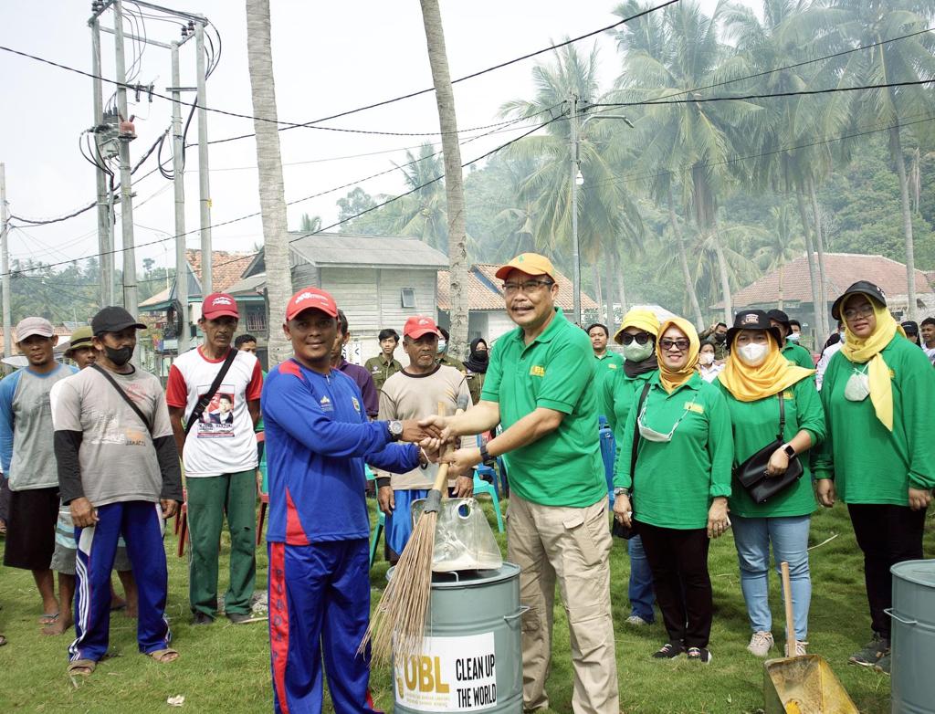 Dies Natalis ke-50 : UBL Gelar Aksi Bersih Pantai