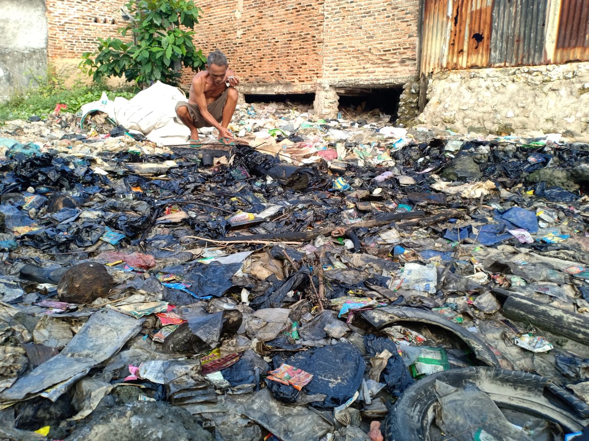 Tumpahan Oli Cemari Pesisir Panjang Selatan