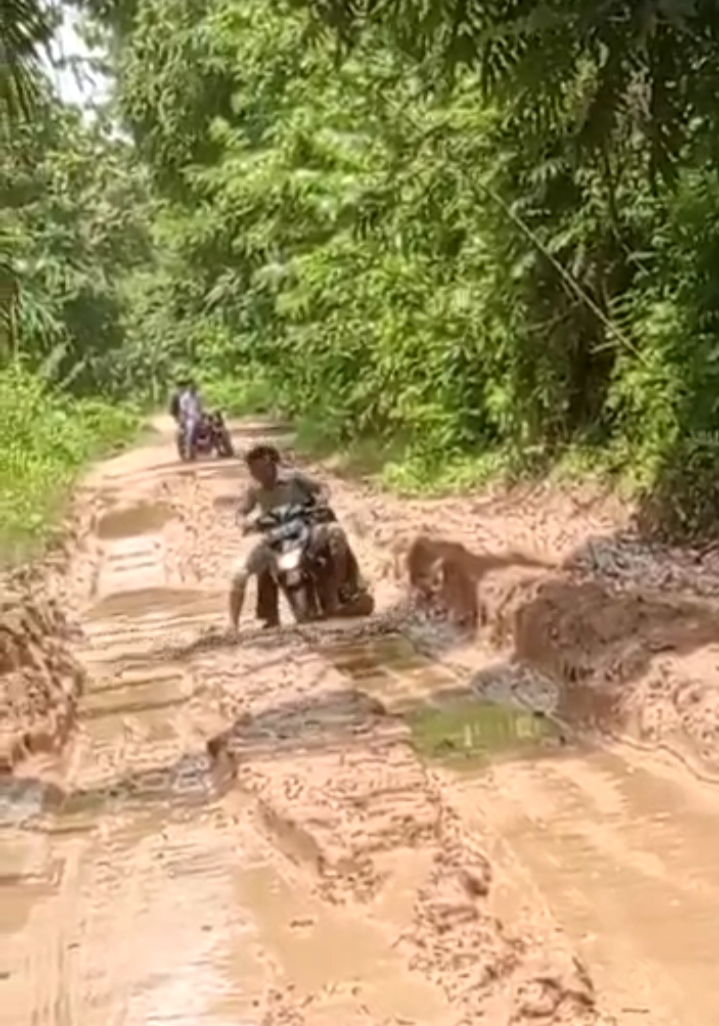 Duh, Jalan Dusun I Kampung Karang Agung Bak Sirkuit Off-road