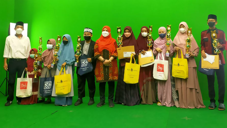 Bunda Eva Apresiasi Lomba Dai Cilik Radar TV