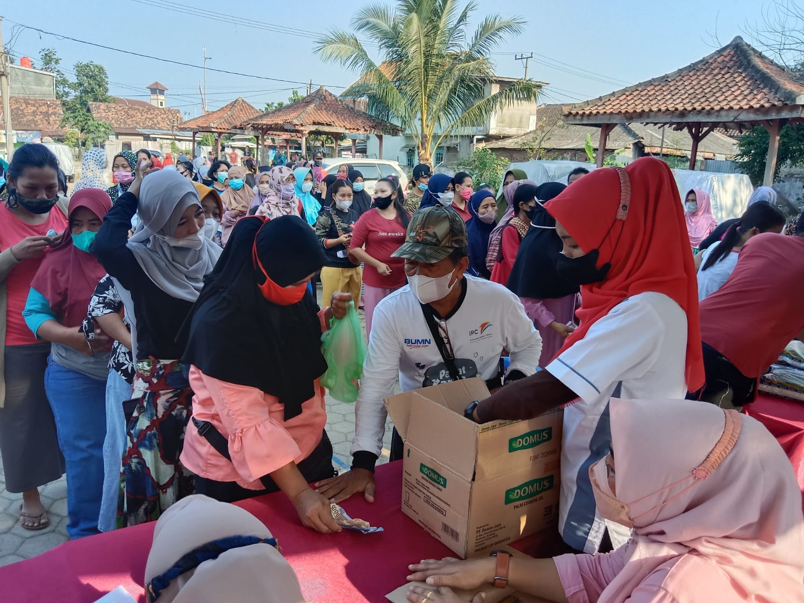 Masyarakat Bandarlampung Antusias Serbu Pasar Murah Tahap Pertama