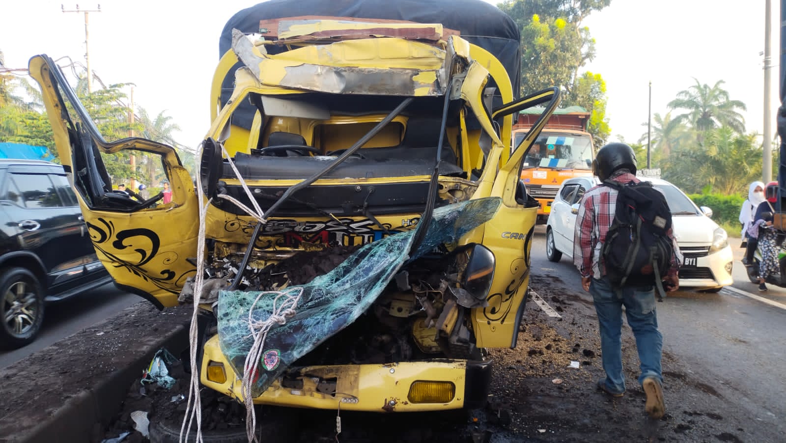 Dua Truk Tabrakan di Jalinsum Natar