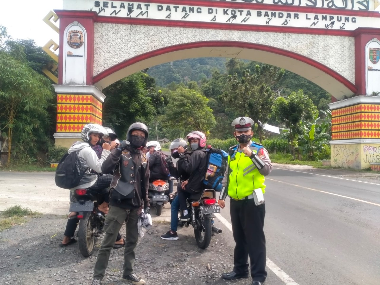 Berikan Rasa Aman, Polisi Kawal Pemudik
