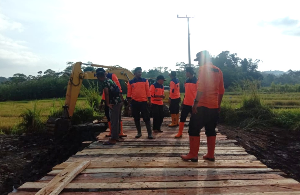 BPBD Bangun Jembatan Darurat Penghubung Antar Kabupaten