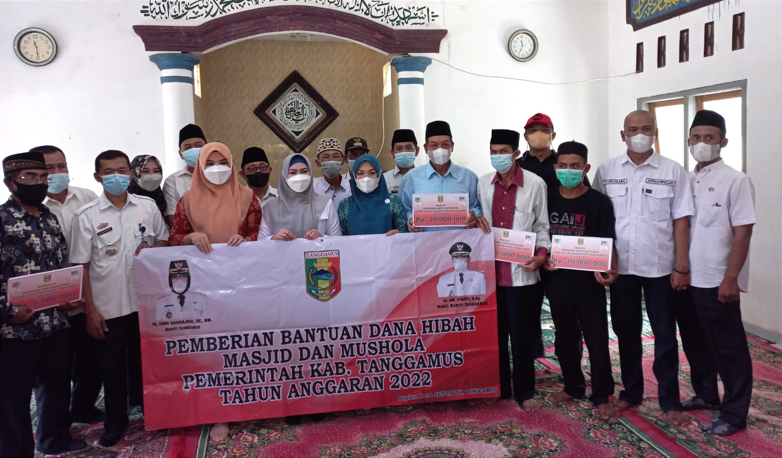 Bupati Serahkan Bantuan untuk Masjid dan Musala di Tiga Kecamatan
