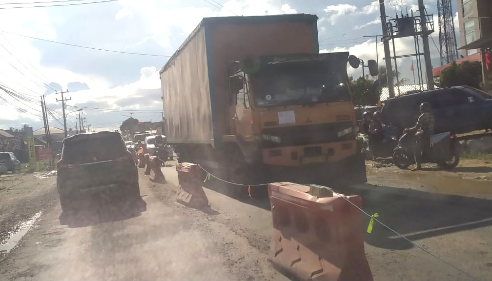 Pasang Water Barrier di Titik Rawan Macet
