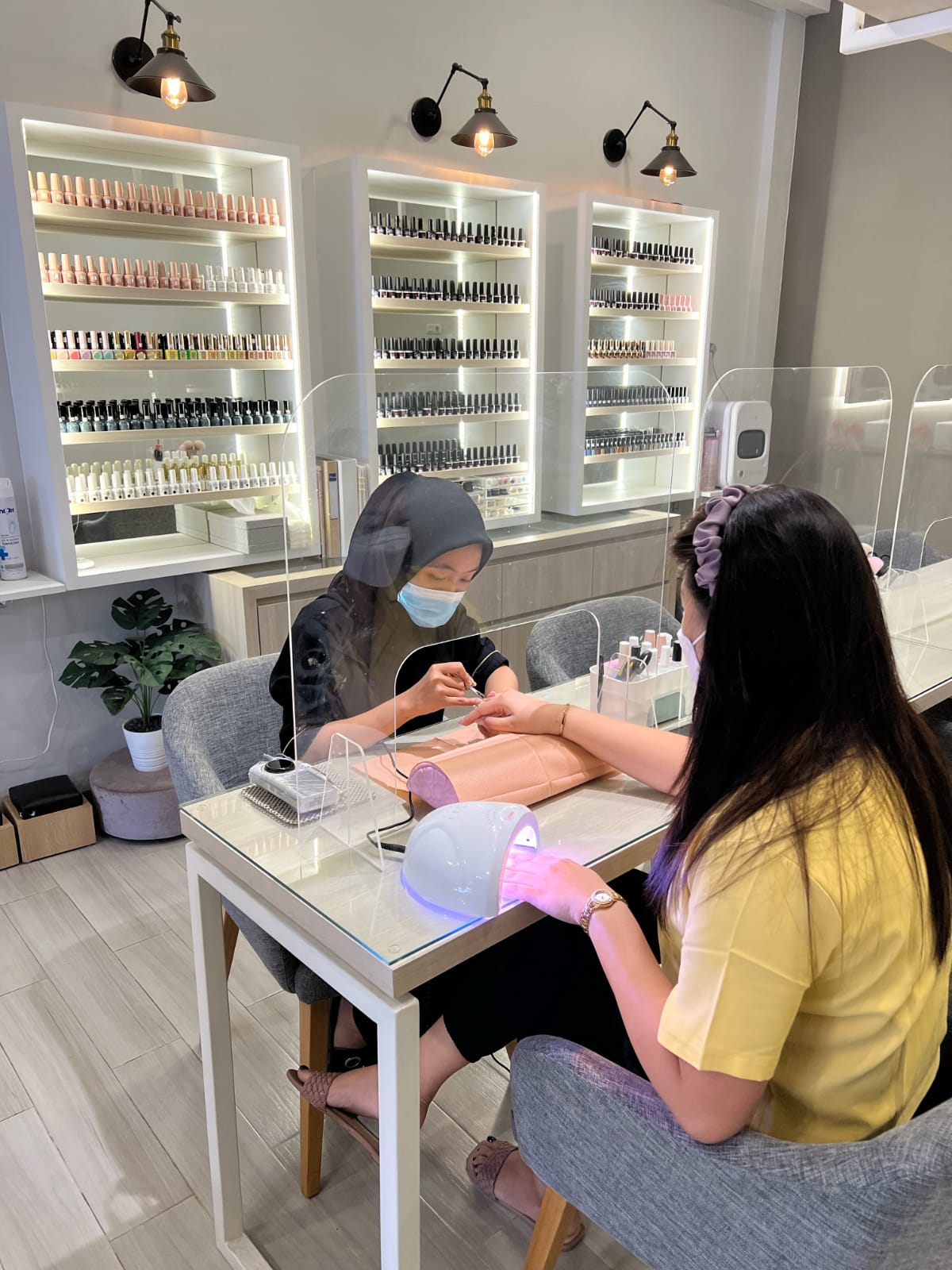 Ingin Kuku Cantik dan Sehat Jelang Lebaran? Yuk Treatment Bareng Keluarga ke Filink Nail Art Design